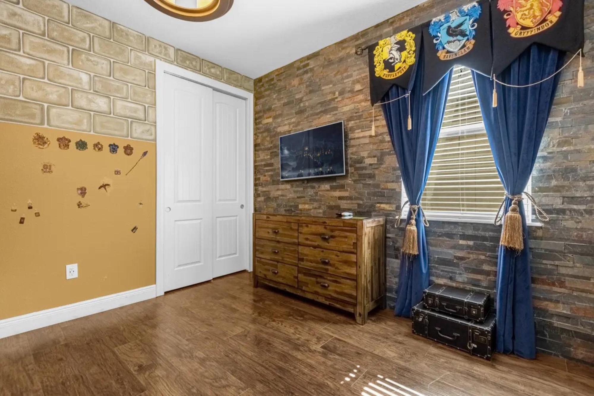 7601-7-bl-designer Decorated With Whimsical Themed Holiday home Orlando