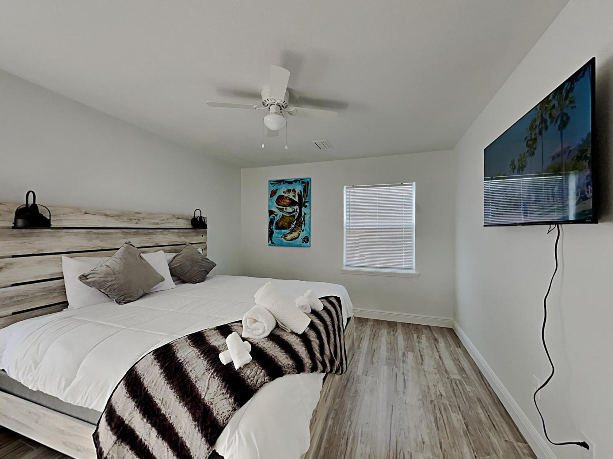 7326-3-lf-bungalow With View Near Universal *
