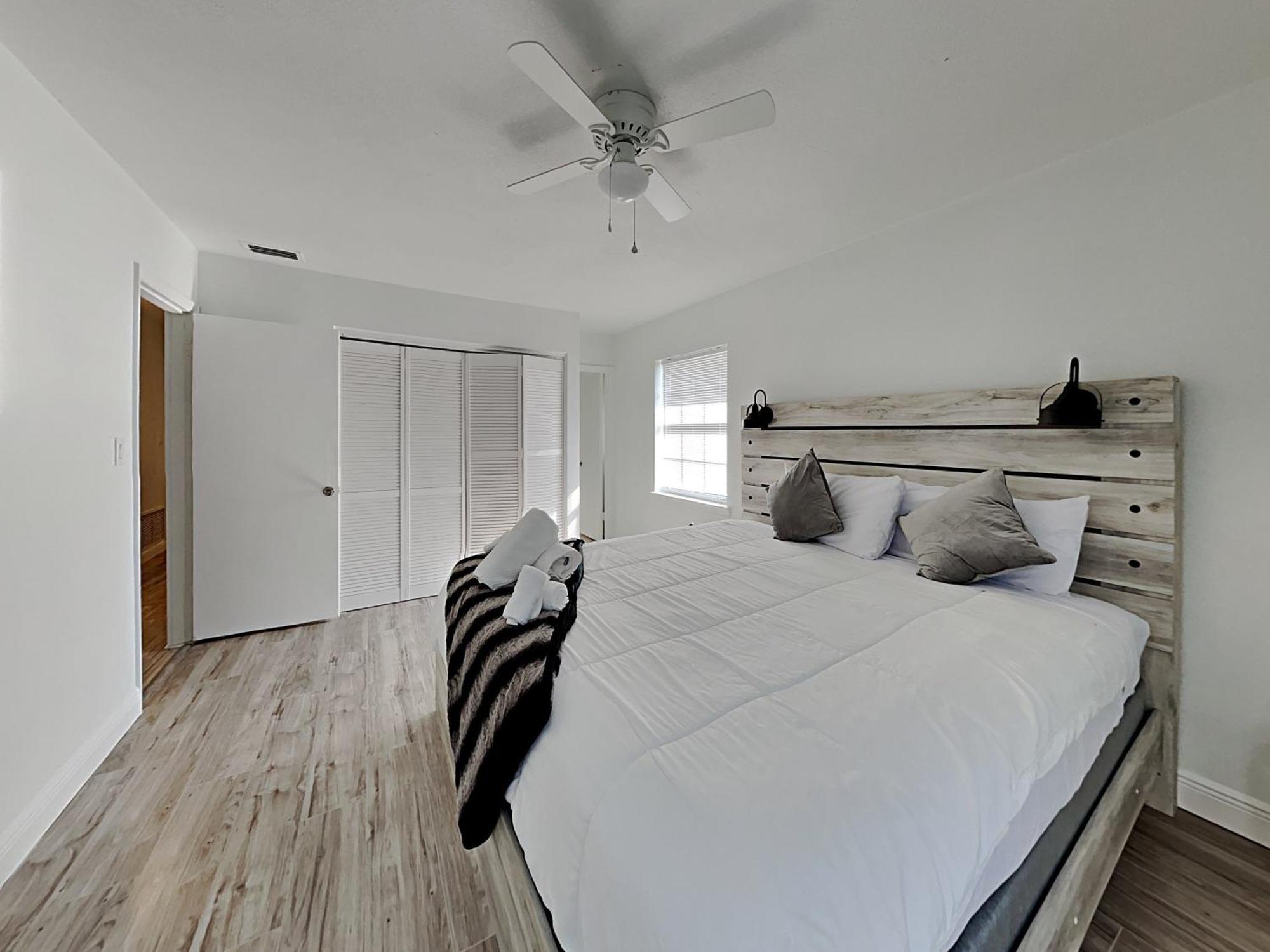 7326-3-lf-bungalow With View Near Universal *