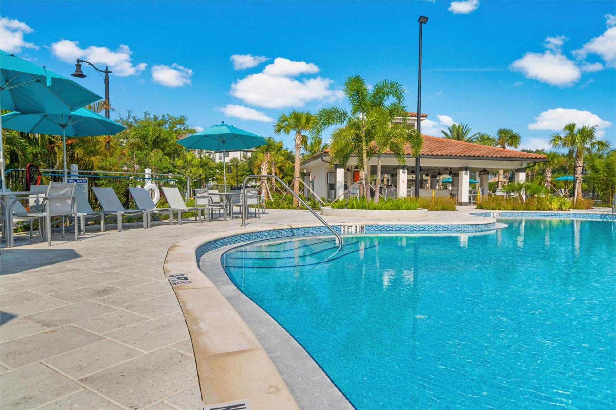 Shoreway Loop Unit 206 *
