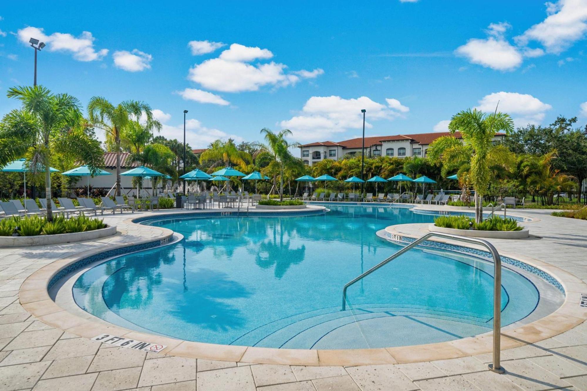 Shoreway Loop Unit 206 *