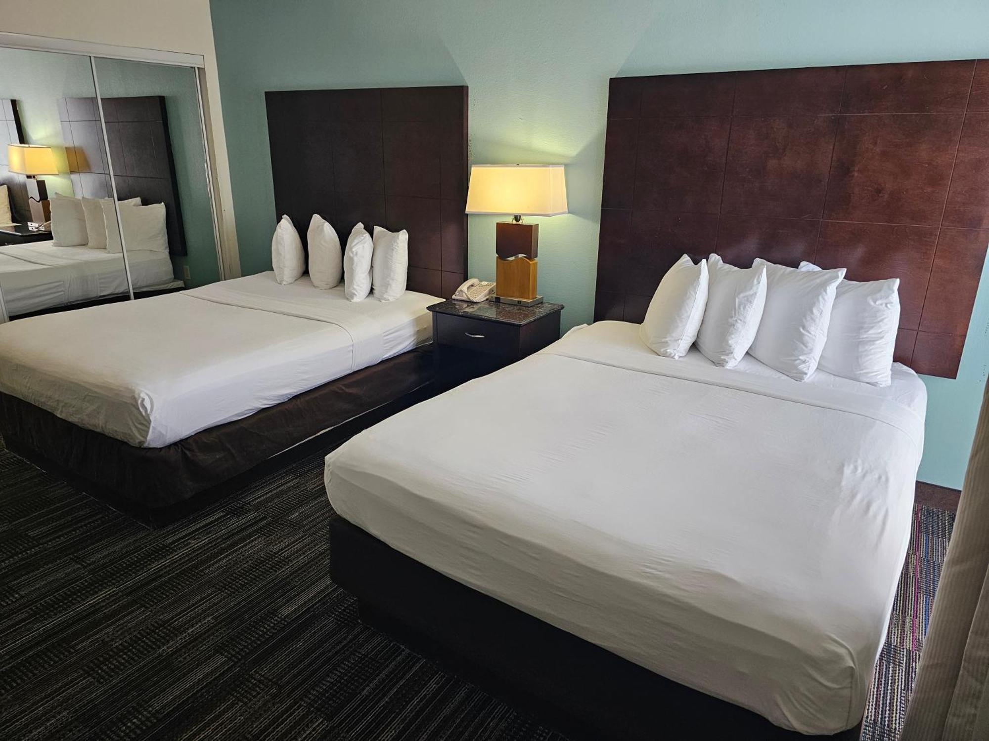 Hotel Montreal 3*