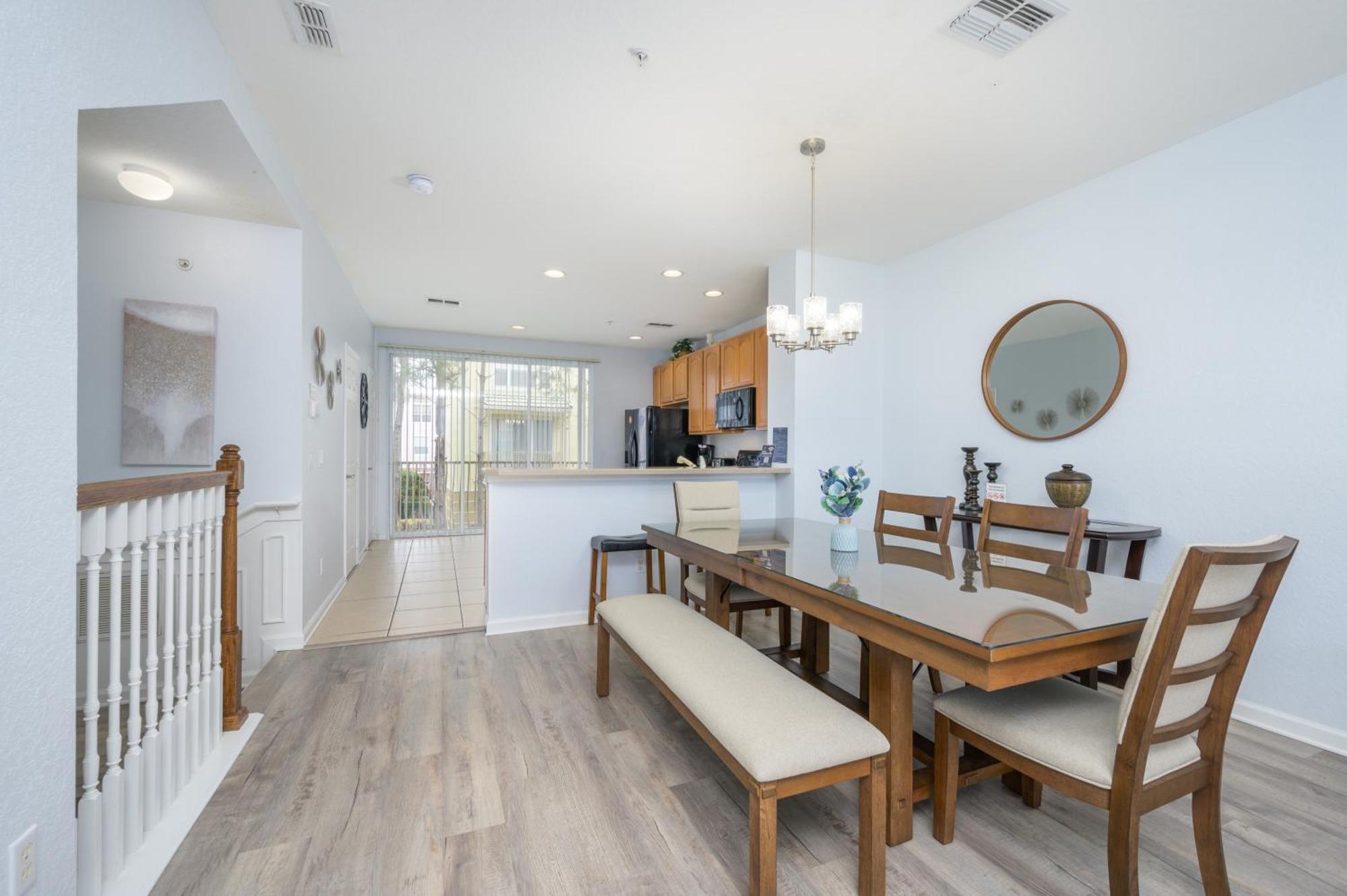 Beautiful Townhome, Vista Cay Direct - 4010 *