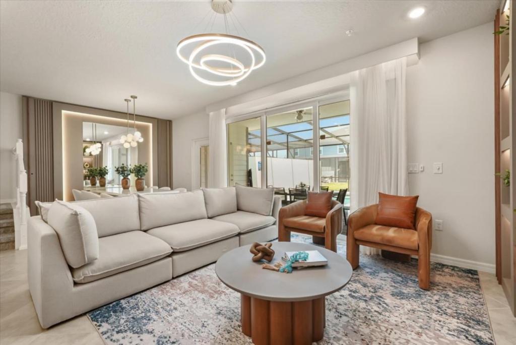 5 Bedrooms - 5 Bathrooms - Windsor Cay 1137bi