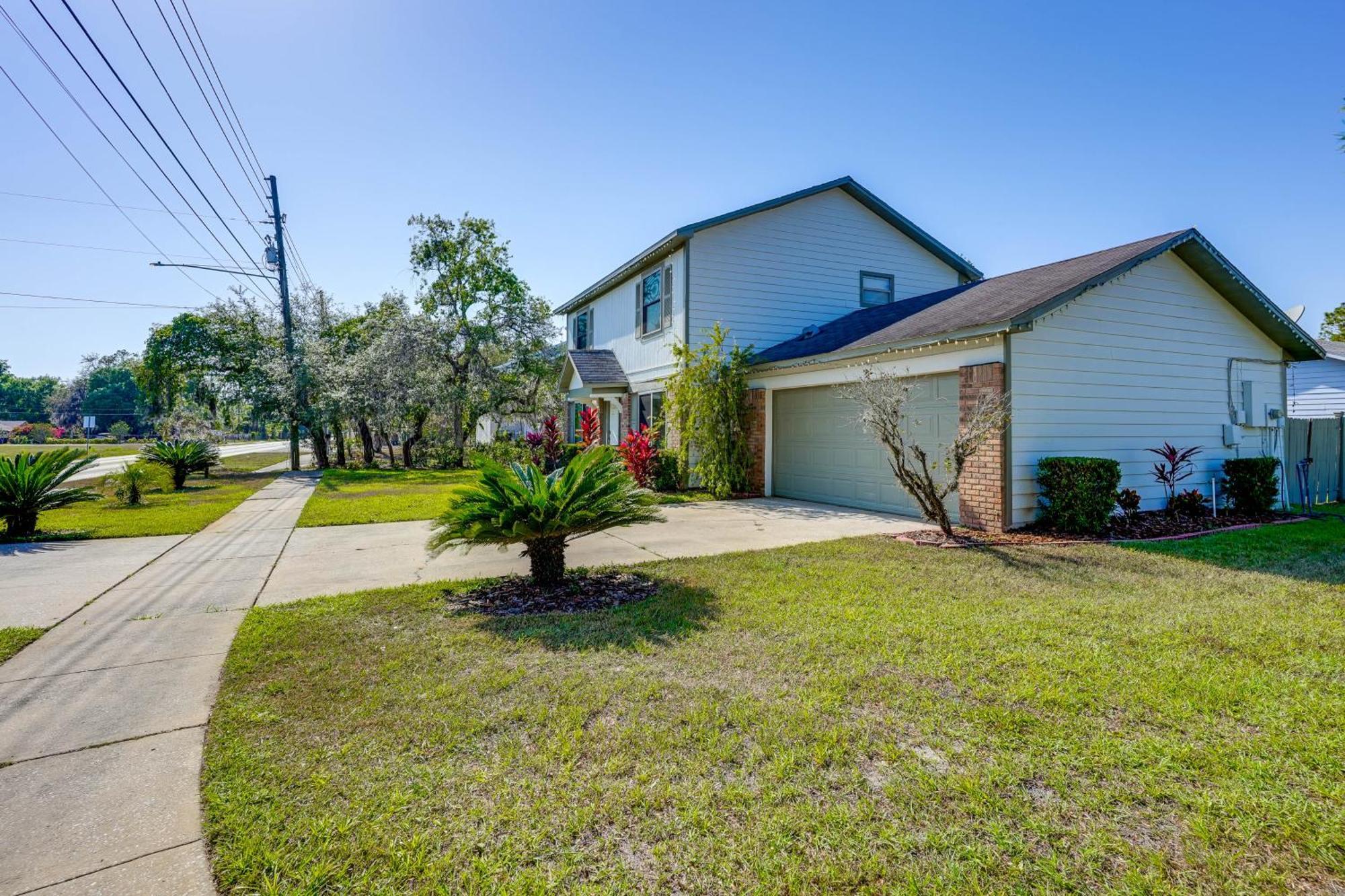 Holiday home 10 Mi To Universal With Screened Porch Orlando
