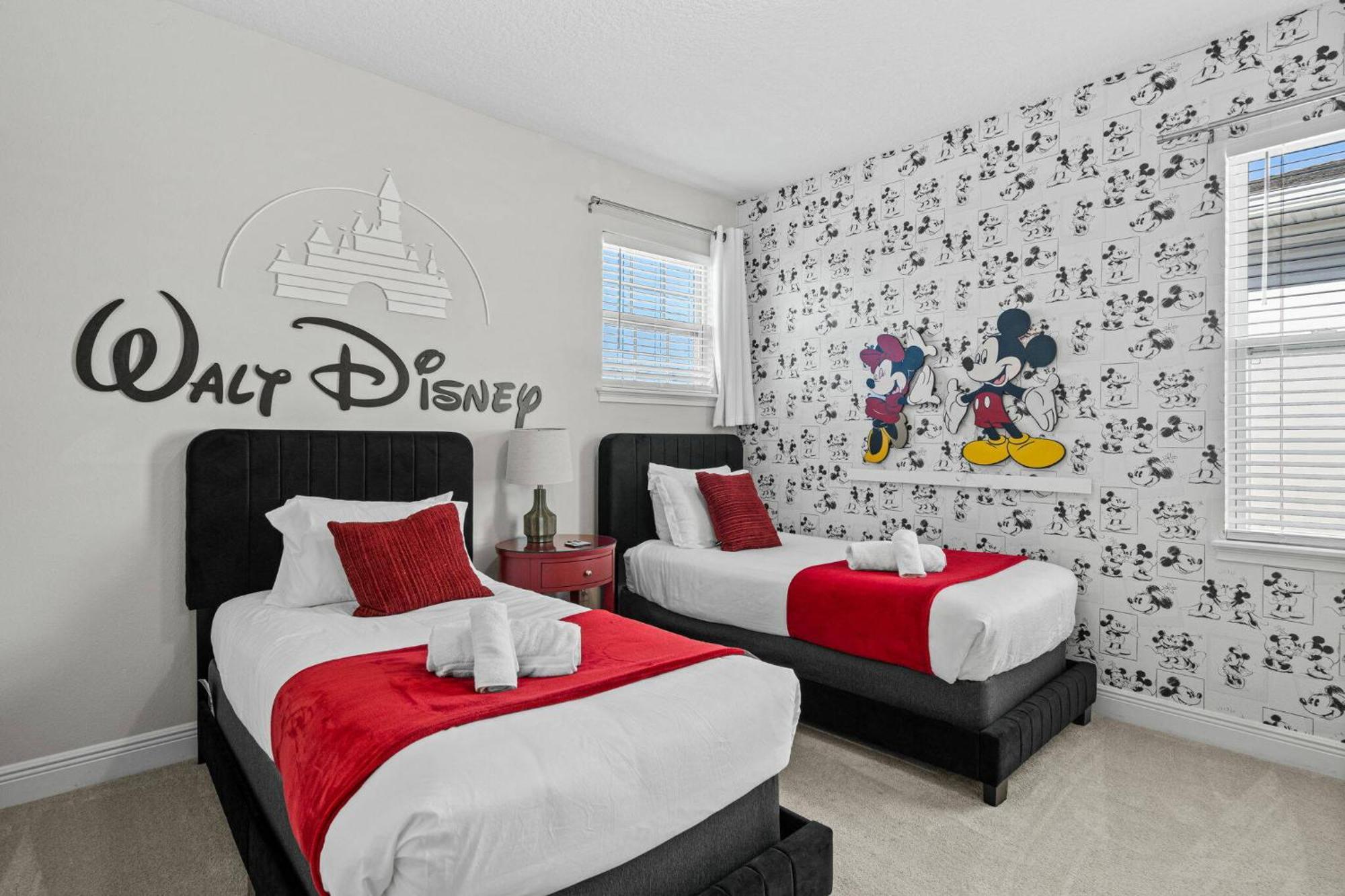 Chic Gateway - 5 Bedroom With Pool And