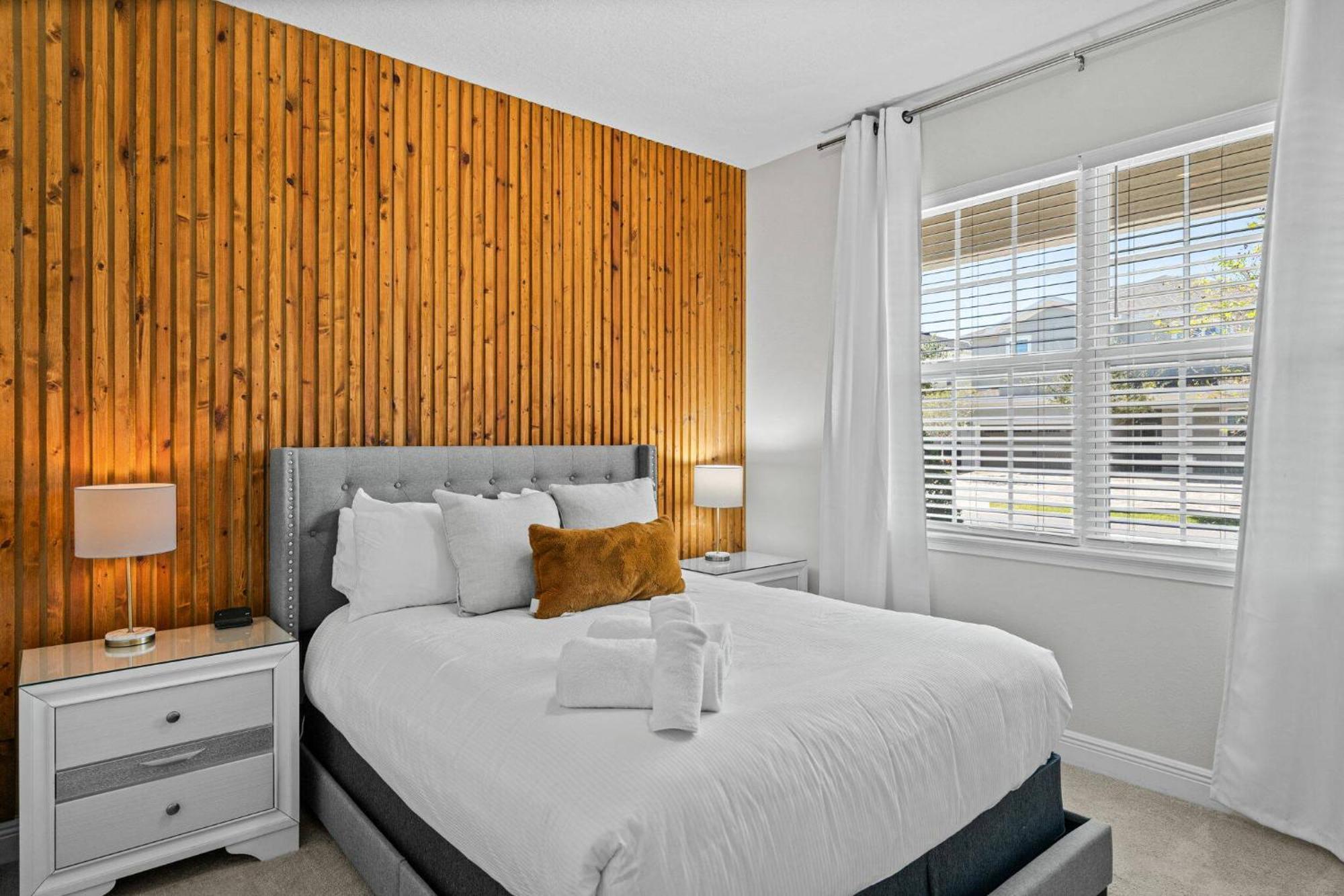 Chic Gateway - 5 Bedroom With Pool And