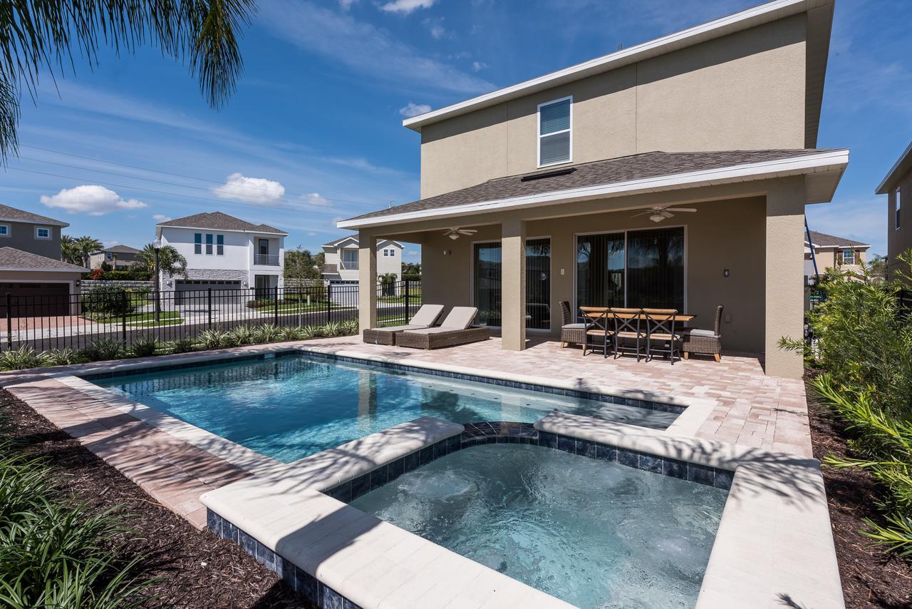 Luxury Near By Rentyl With Private Pool & Amenities - 211m Holiday home