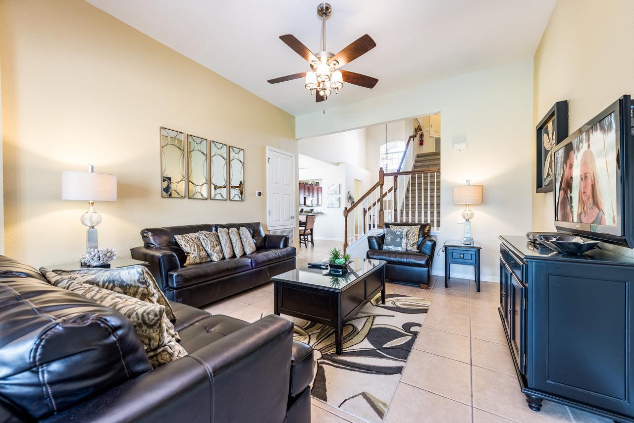 Sunny Hilltop Villa Orlando