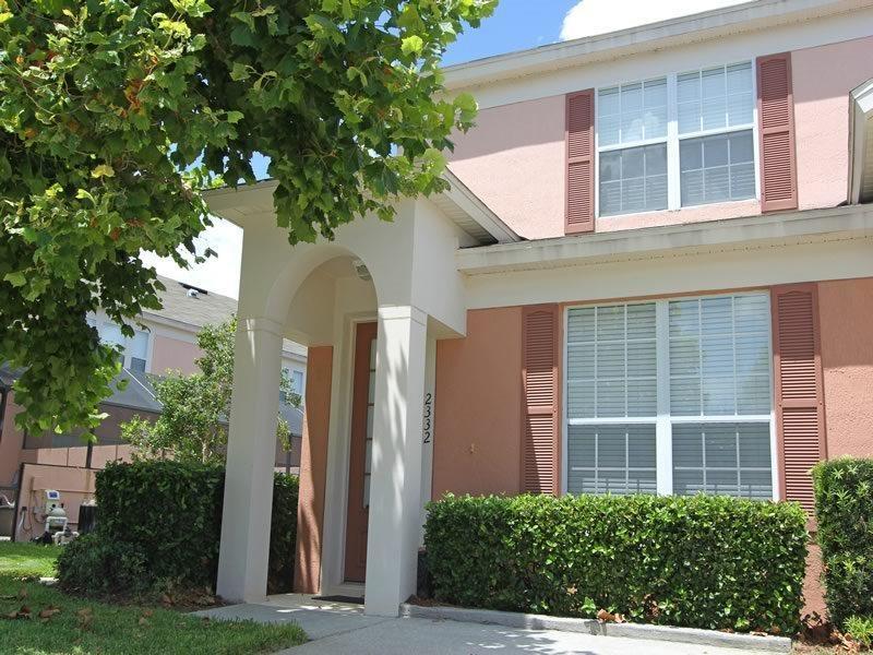 Amenities Galore 3 Bedroom Town House In Windsor Palms