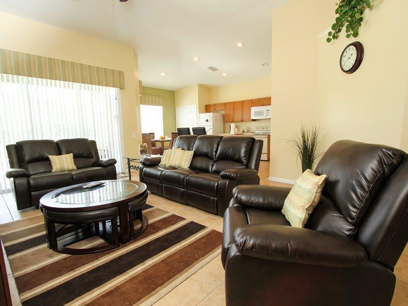 Spacious 4 Bed Pool Near In Gated *