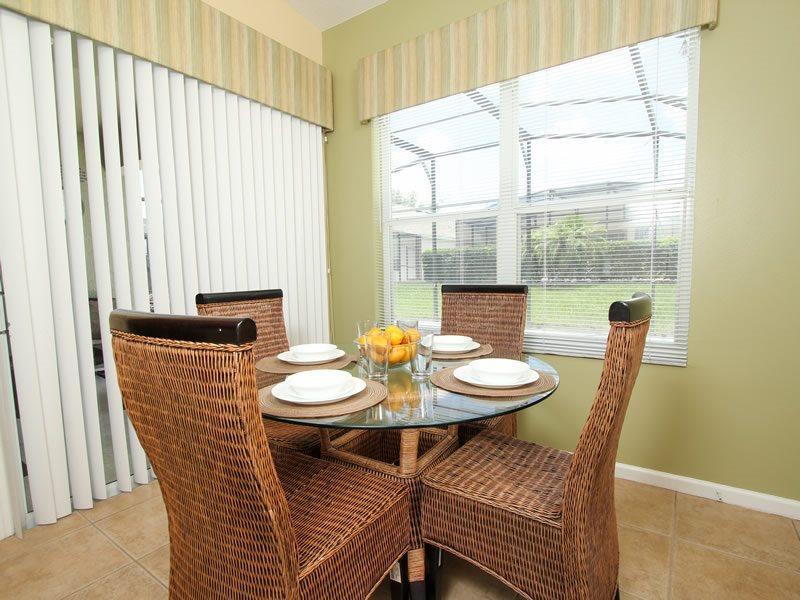 Spacious 4 Bed Pool Near In Gated * Orlando