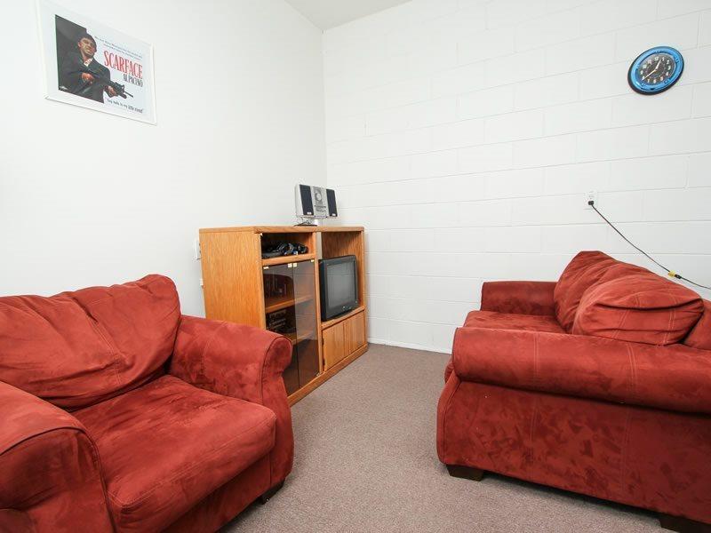 Spacious 4 Bed Pool Near In Gated Orlando
