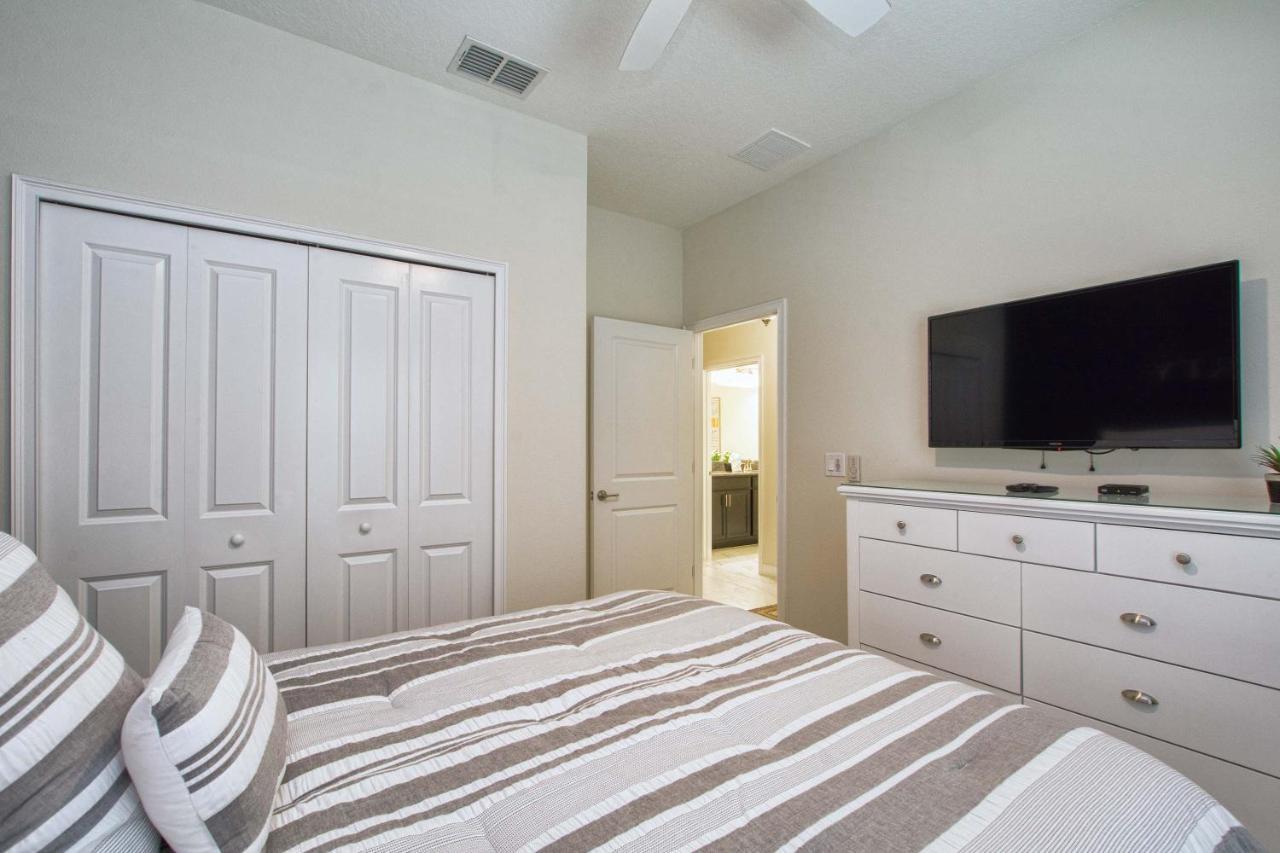 Storey Lake-5 Bedroom Townhome W/splashpool-1621st