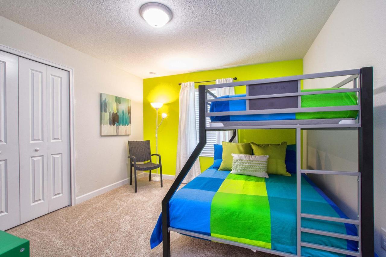 Storey Lake-5 Bedroom Townhome W/splashpool-1621st