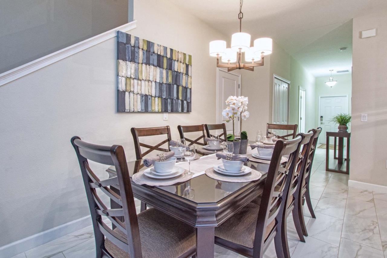 Storey Lake-5 Bedroom Townhome W/splashpool-1621st