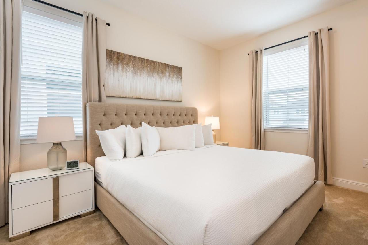 Cozy By Rentyl Near With Private Pool & Amenities - 7416m *