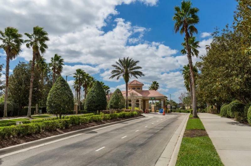 Upscale 3 Bedroom 2 Bath Area * Orlando