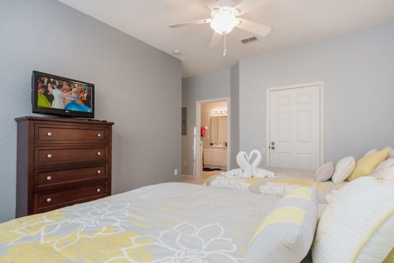 Upscale 3 Bedroom 2 Bath Area * Orlando