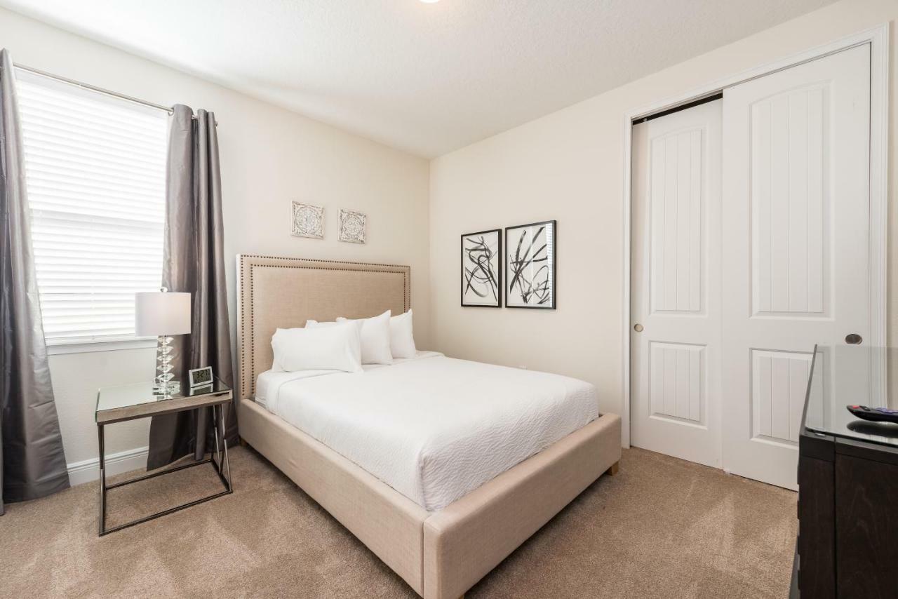 Fabulous By Rentyl Near With Private Pool, Game & Amenities - 7469m