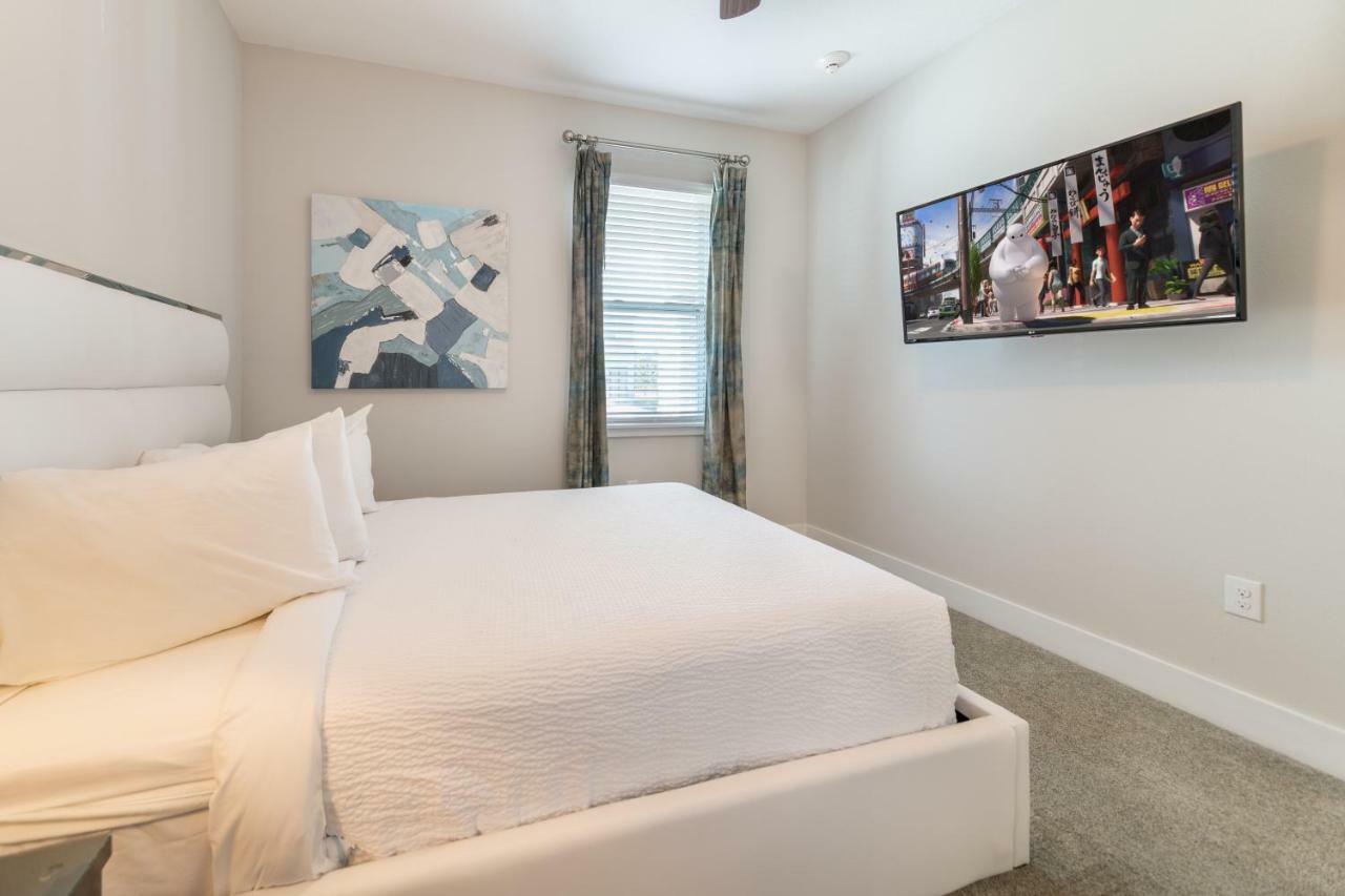 Casa de férias Beautiful By Rentyl Near With Private Pool, Pool Table & Amenities - 7448m *