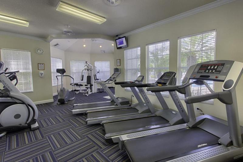 Spacious 4 Bed Pool Near In Gated * Orlando