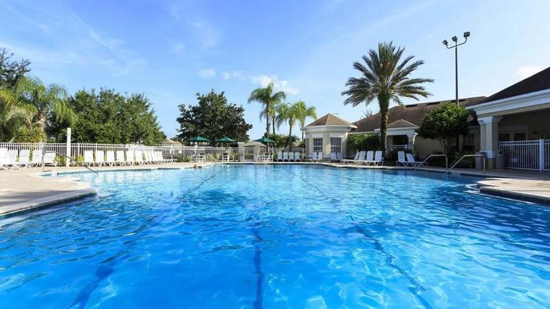 Spacious 4 Bed Pool Near In Gated Holiday home *
