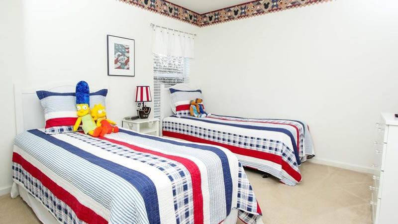 Professionally Decorated 5 Bedroom 5 Bath Pool Home In Windsor Hills *