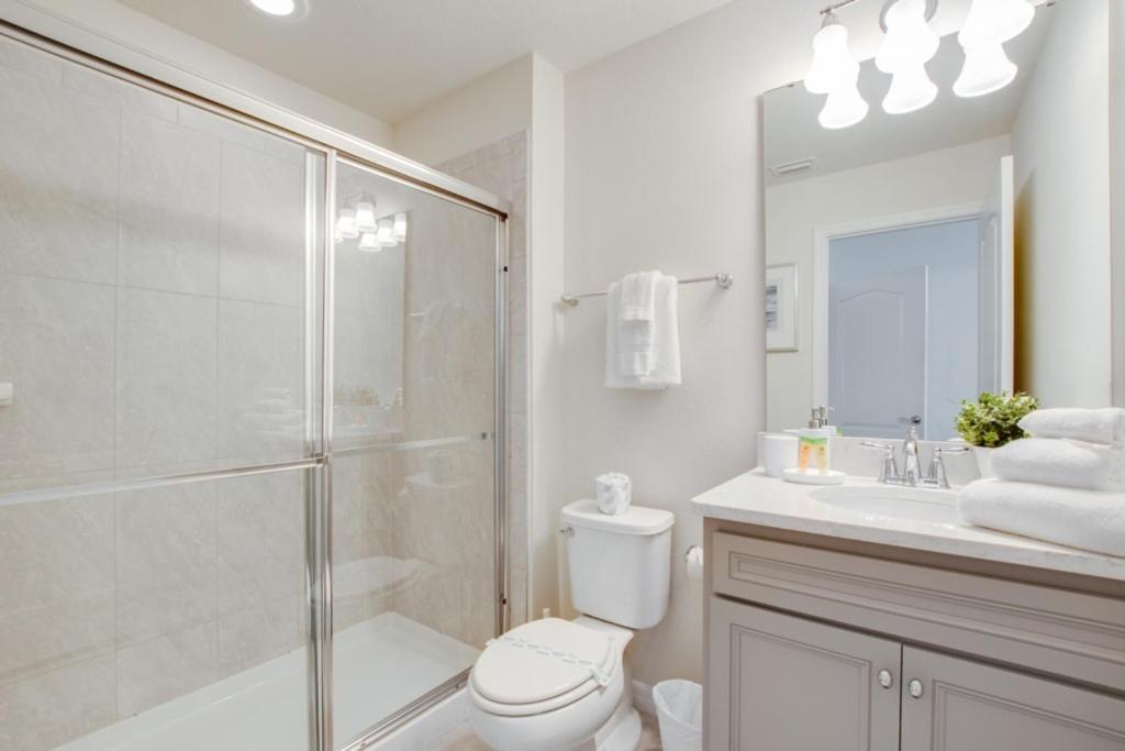8916sydney Fantastic 5 Bed 4 Bathroom Town