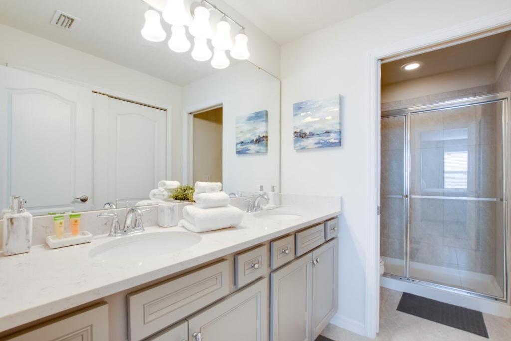 8916sydney Fantastic 5 Bed 4 Bathroom Town