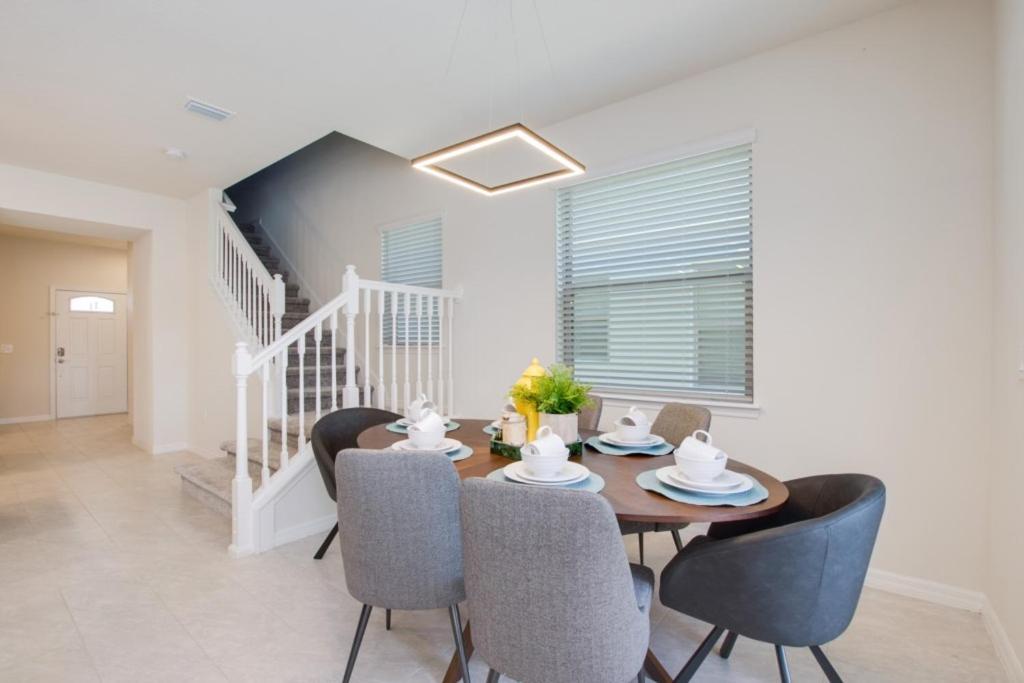 8916sydney Fantastic 5 Bed 4 Bathroom Town Holiday home *