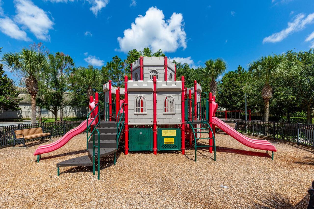 Villa 7692 Sir Kaufmann Court Orlando