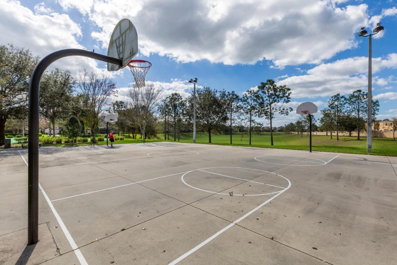 7692 Sir Kaufmann Court