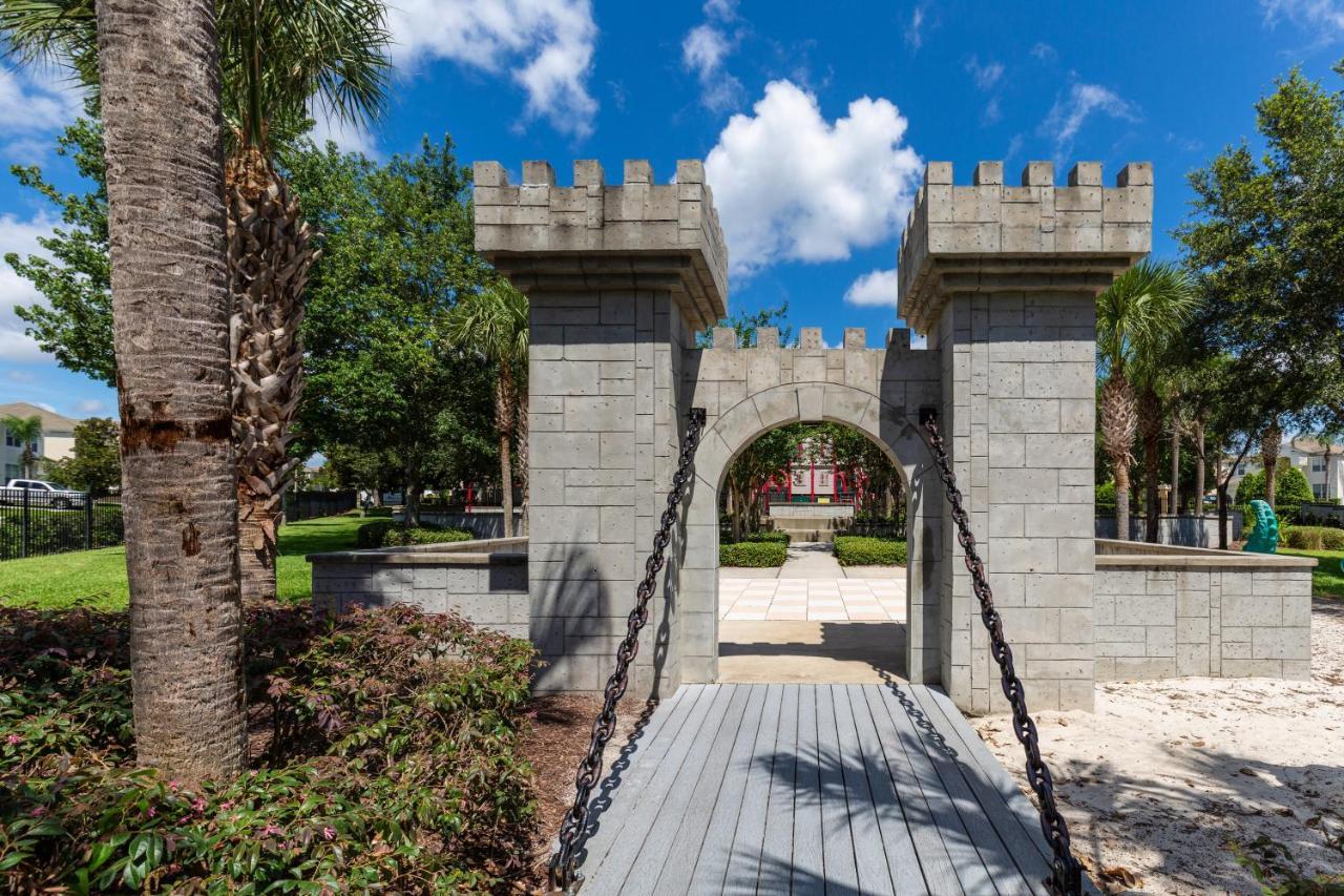 7692 Sir Kaufmann Court * Orlando