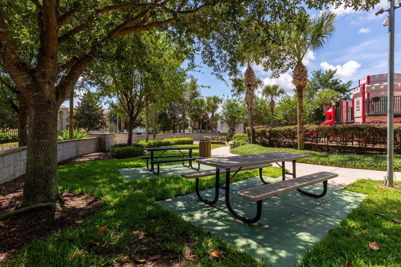 7692 Sir Kaufmann Court *