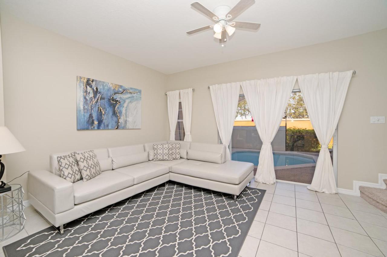 Villa 4556 Alberto Circle