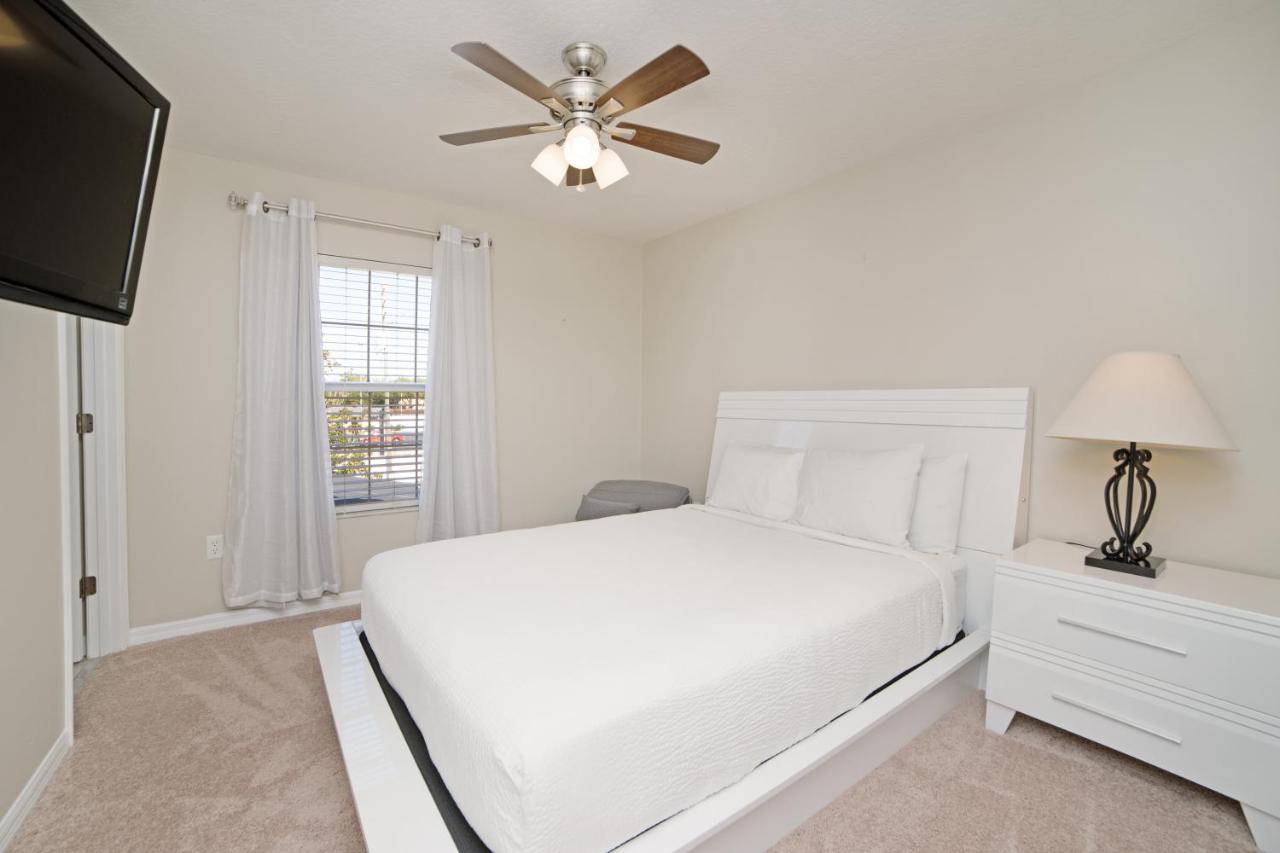 4556 Alberto Circle Villa *