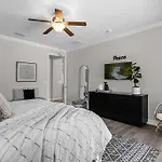 9 Ensuite Bedrooms Pool/Spa/Theater