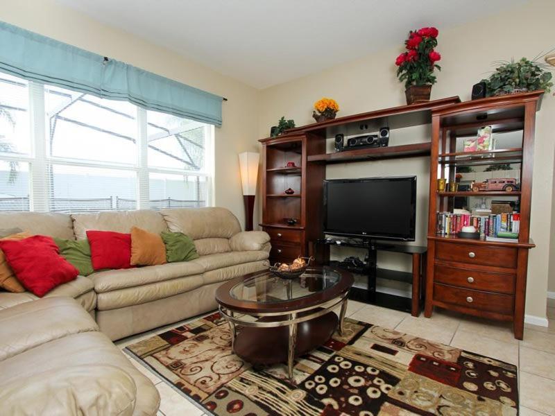 Holiday home Beautiful 6 Bedroom 4 Bath Pool In Gated Orlando