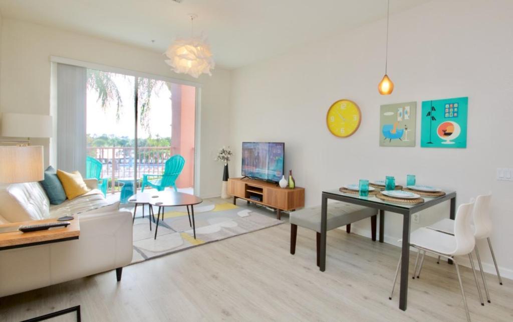 New! Vista Cay Lakeview Treasure Near Theme Parks, And Walk To The Convention Center Holiday home