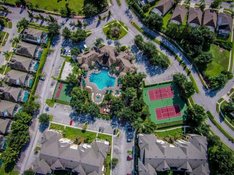 Beautiful 6 Bedroom 4 Bath Pool In Gated *