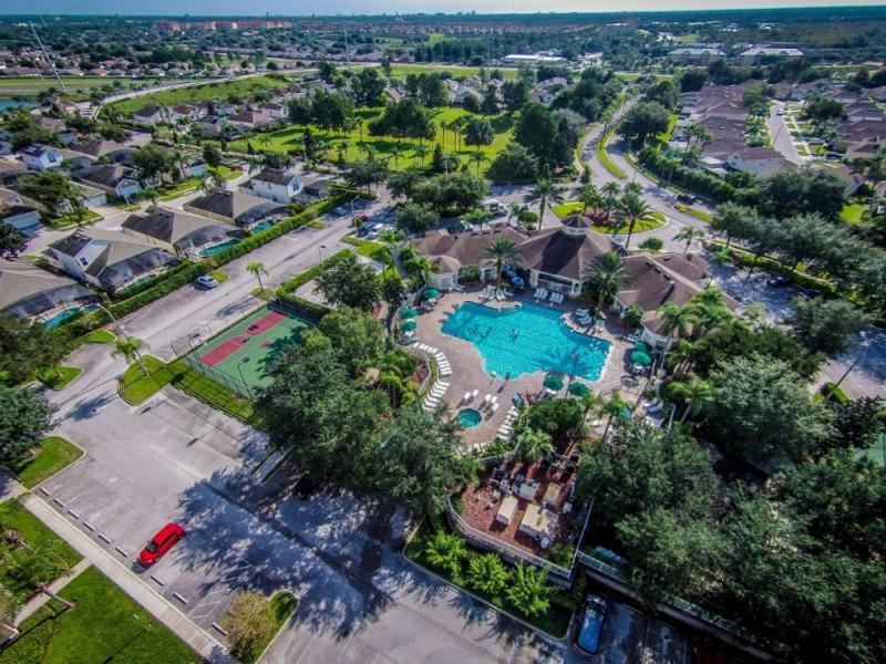 Holiday home Beautiful 6 Bedroom 4 Bath Pool In Gated Orlando