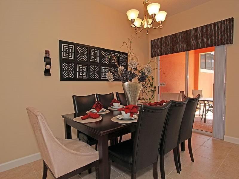 4 Bedroom 3 Bath Beautiful Town In Kissimmee