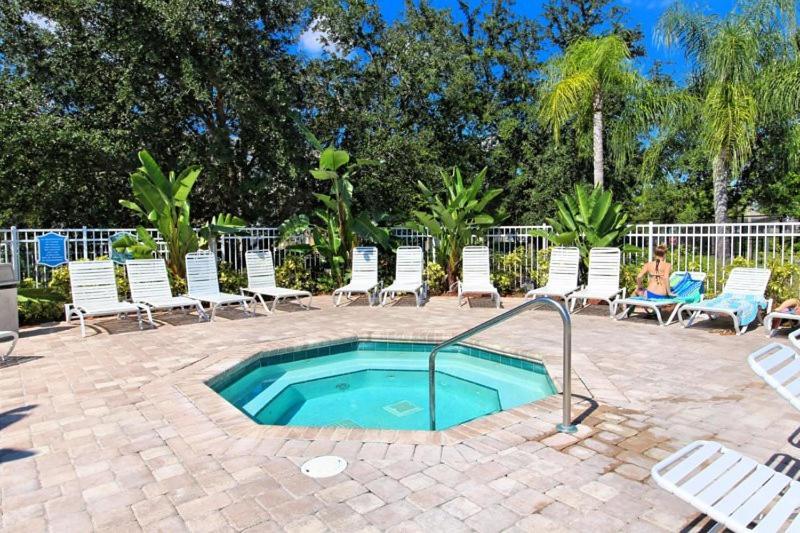 Beautiful 6 Bedroom 4 Bath Pool In Gated Holiday home *