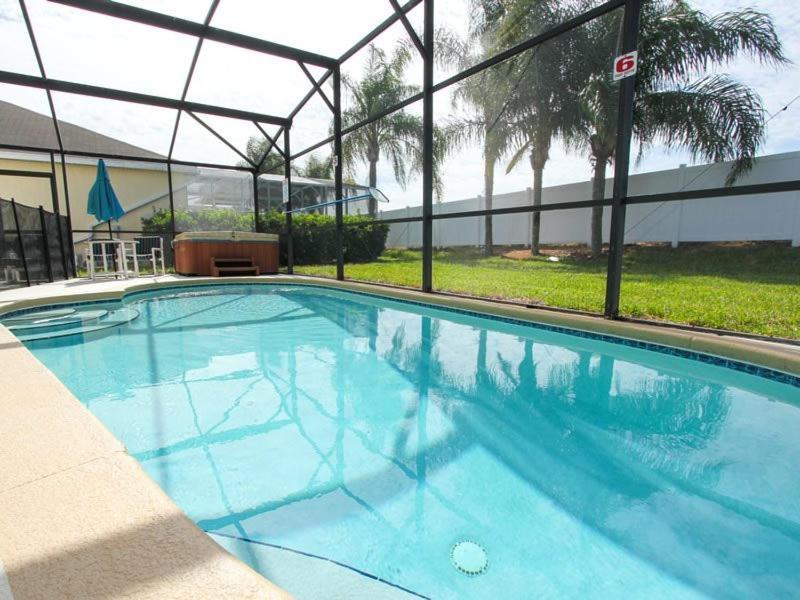 Beautiful 6 Bedroom 4 Bath Pool In Gated Orlando