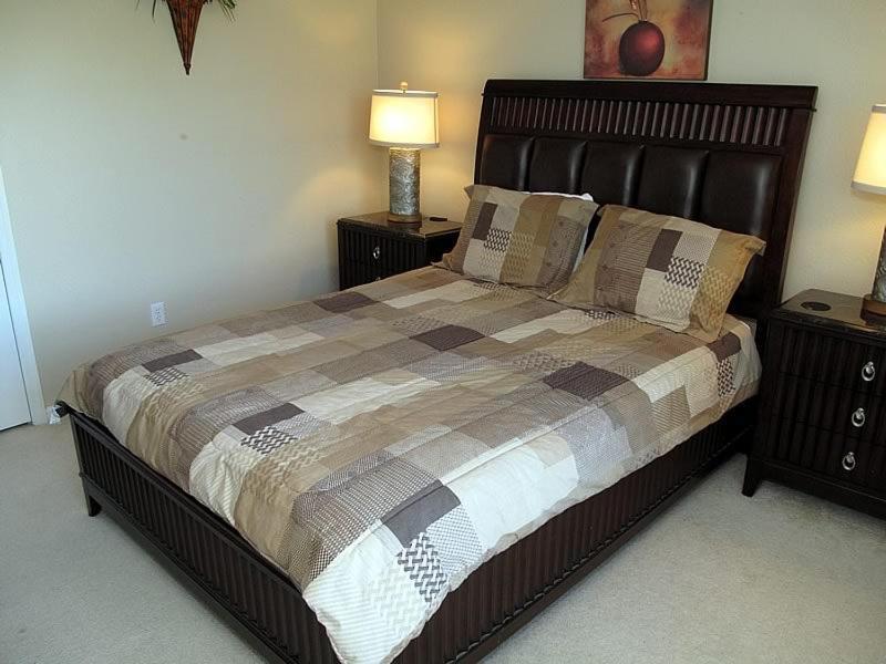 Beautiful 6 Bedroom 4 Bath Pool In Gated Holiday home *