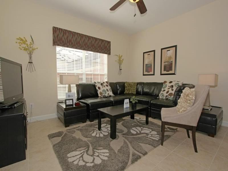 4 Bedroom 3 Bath Beautiful Town In Kissimmee