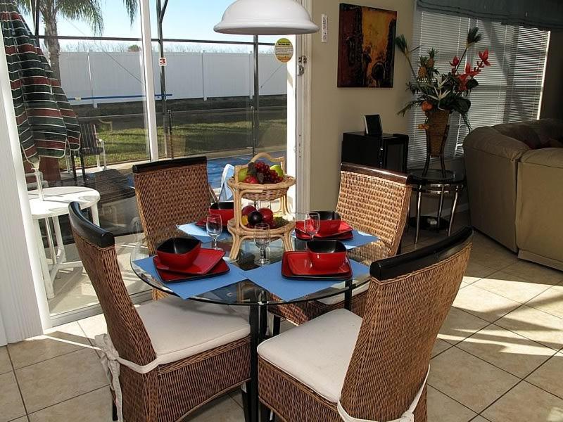 Beautiful 6 Bedroom 4 Bath Pool In Gated Holiday home *