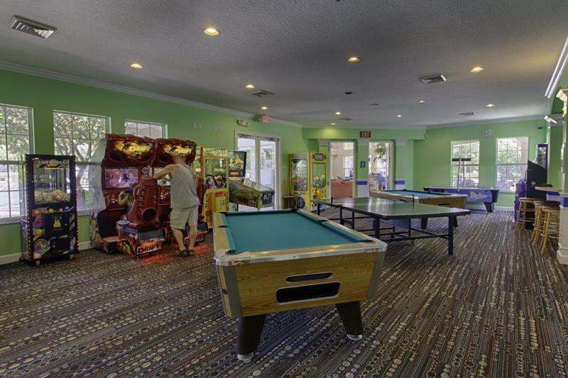 Beautiful 6 Bedroom 4 Bath Pool In Gated Orlando