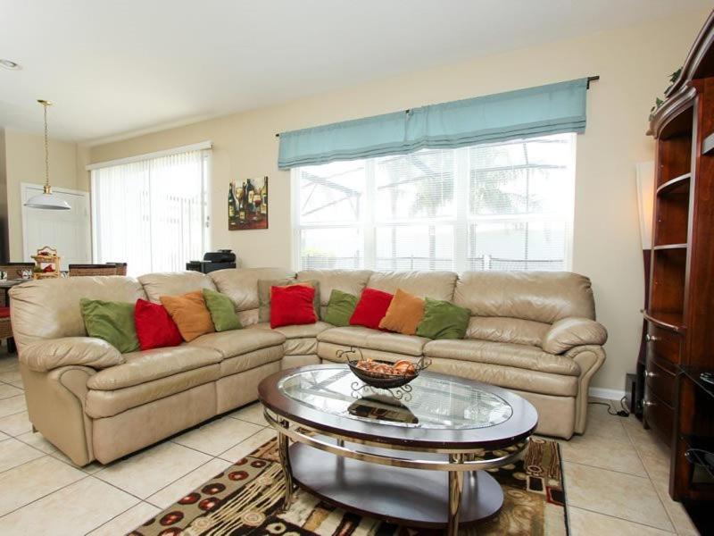 Beautiful 6 Bedroom 4 Bath Pool In Gated Orlando